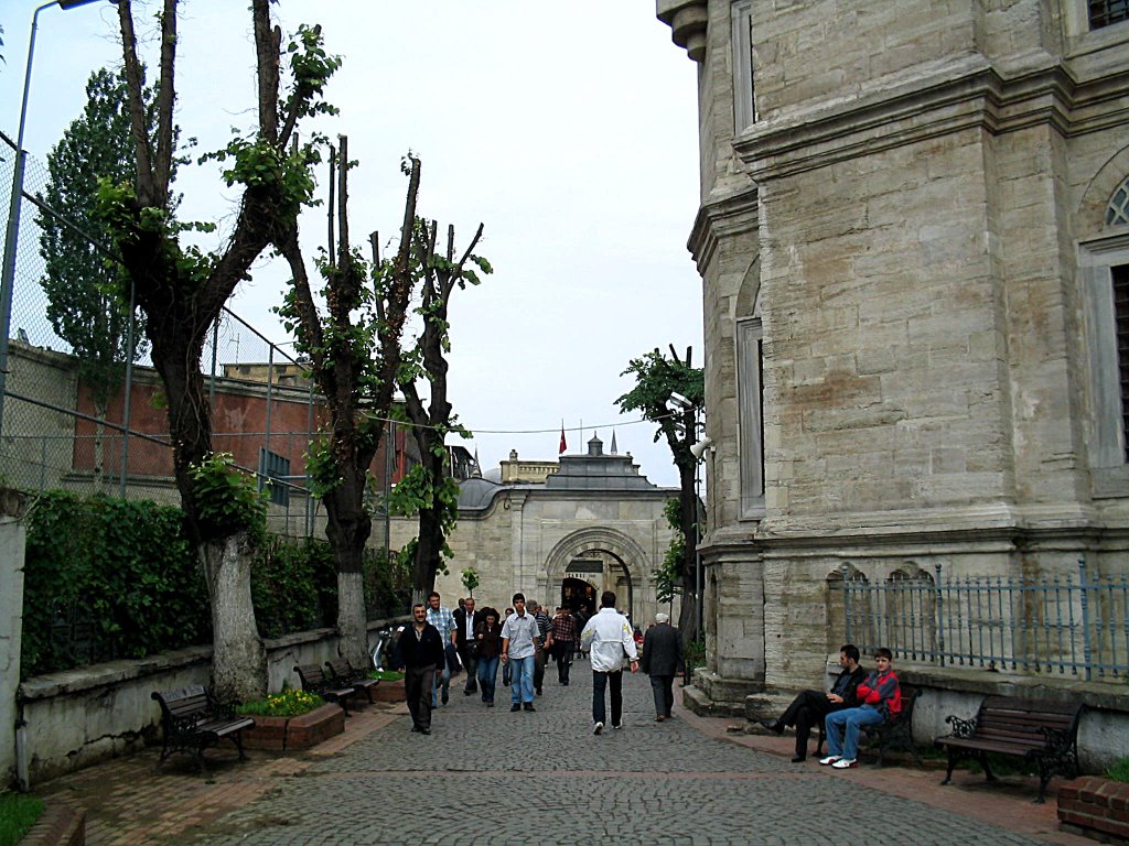 Patio de la Nuruosmaniye Camii by Joaquin Toledo