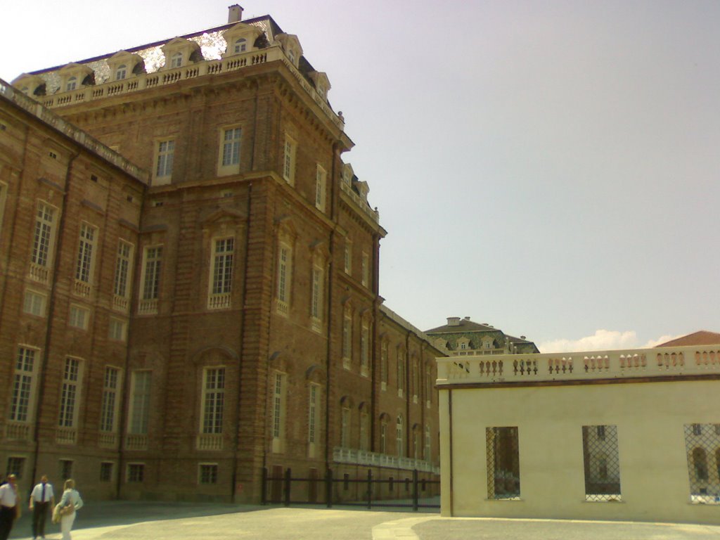 La Venaria Reale,Torino,veduta di uno dei padiglioni del Garove,Maggio 2008 by JupiterJet