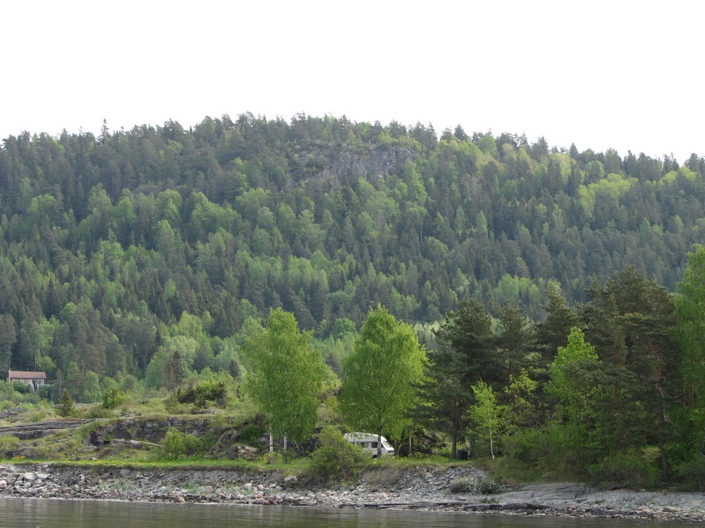 Bjørnåsen seen from Heyerdalsbukta by haraldbro