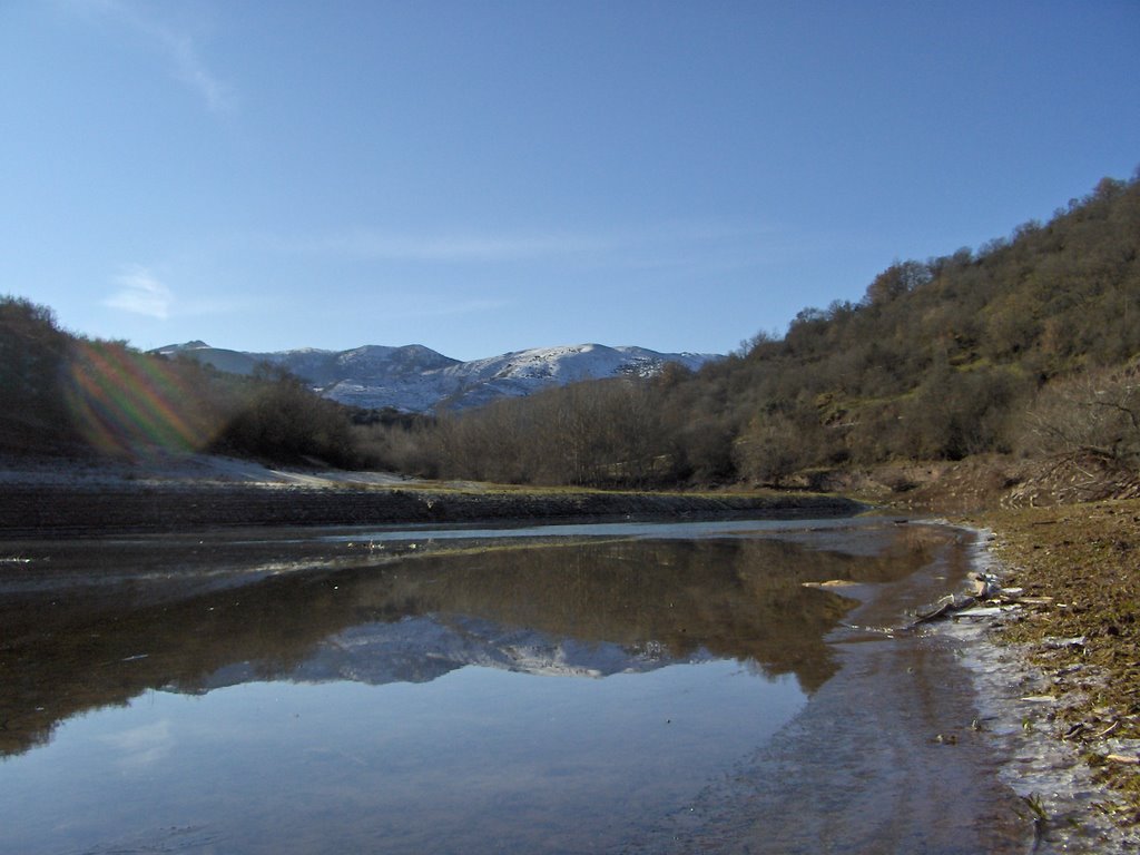 Cola del Pantano de Mansilla by Óscar Robres