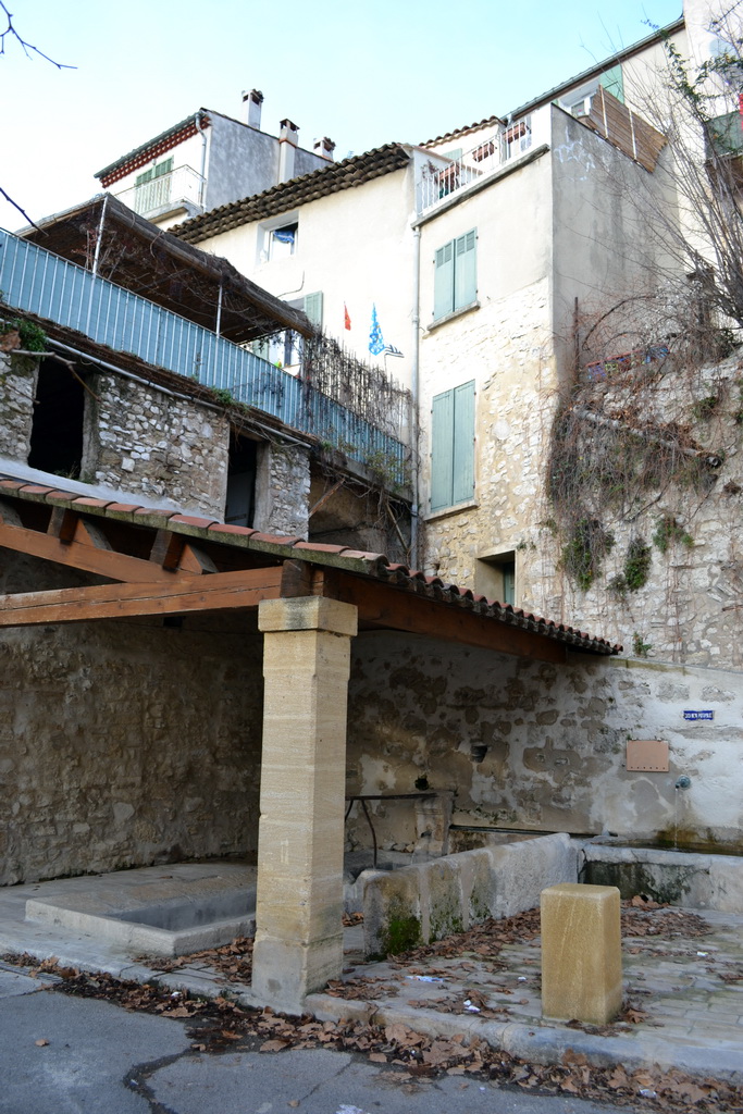 Vieux lavoir à Eguilles by Christophe Chazot