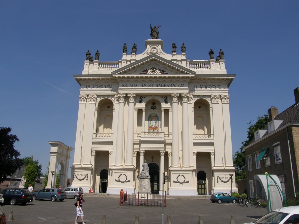 Basiliek van de Heiligen Agatha en Barbara by Michiel Könst