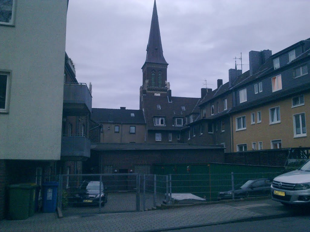 Oberhausen Klosterhardt Hasenstraße (Blick zu St. Franziskus) (31.12.2013) by Niksarlı Cihad