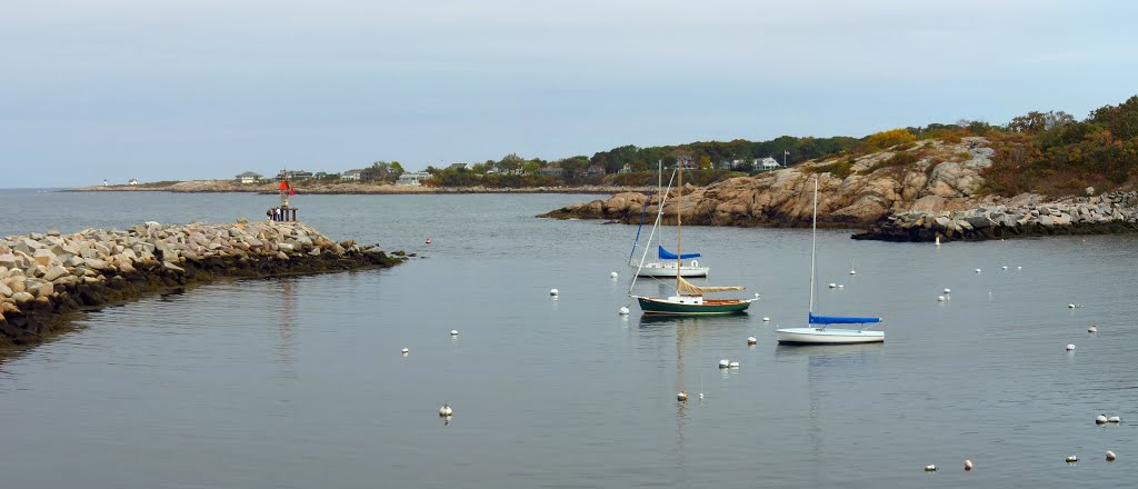 Rockport Harbor, Massachusetts by Bob Linsdell