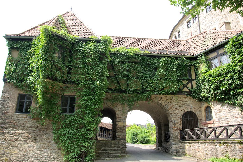 Burgtor auf "Burg - Lauenstein" (Ludwigsstadt), n.W. (i) by Herzi♥81