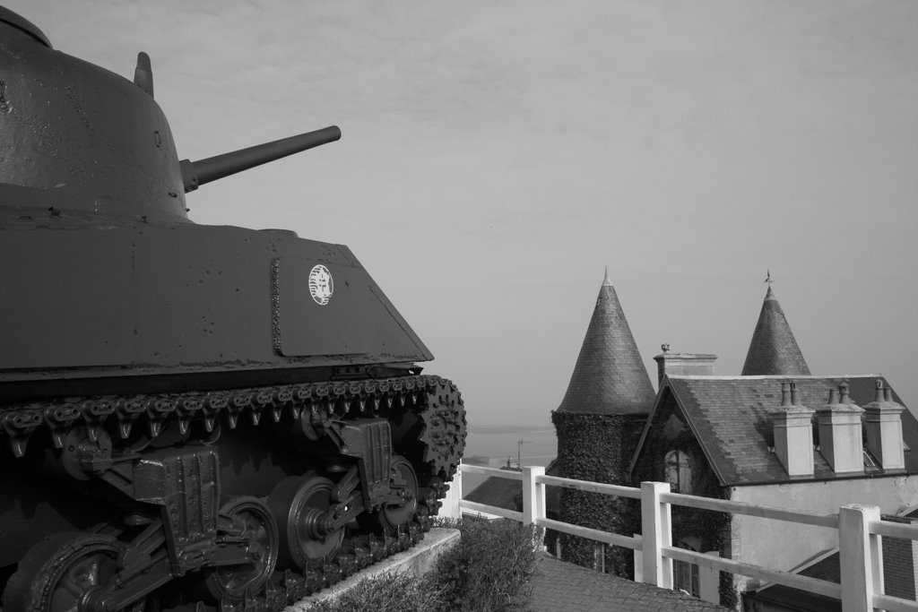 Vue d'Arromanches by Gilles Brehm