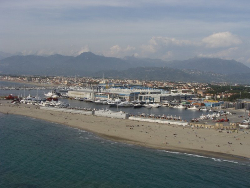 Porto Viareggio in volo by Simbor