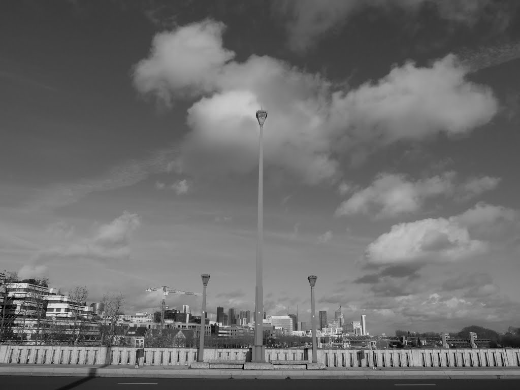 La défense depuis le pont de Suresnes by Gatien Noé