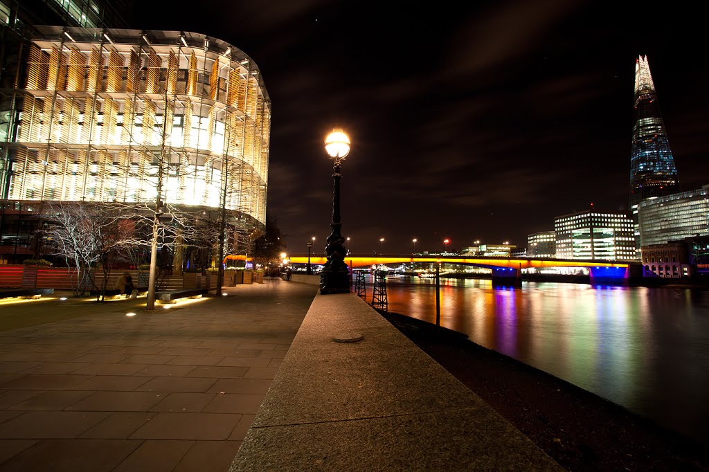 Amazing nigt view of the Shard - the tallest building in EU - tunliweb.no by S.M Tunli - tunliweb.no