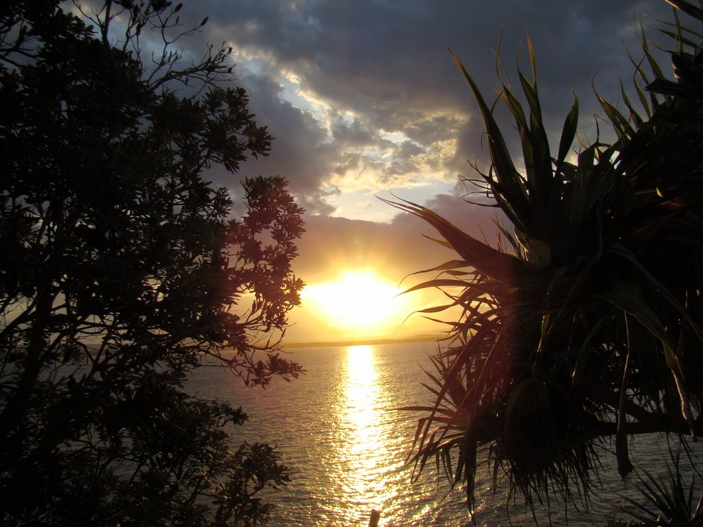 Coucher de soleil Noosa avril 2008 by Bernard Souvent