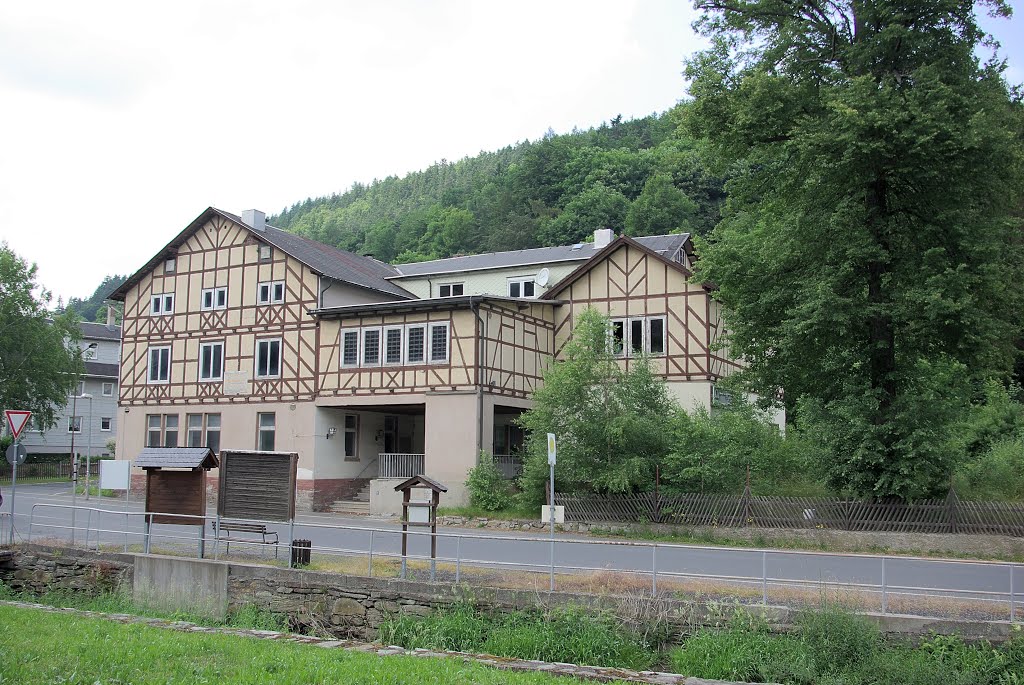 Leer stehendes Kulturhaus - Gräfenthal, n.W. by Herzi♥81