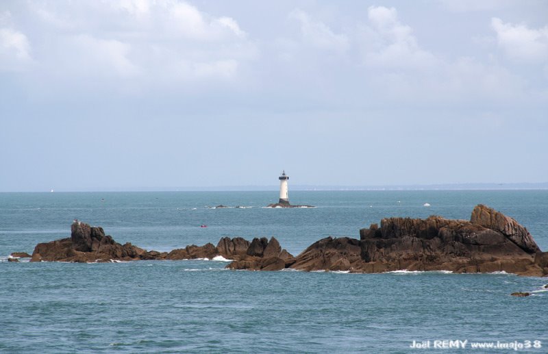 Pointe du Grouin - Phare Le Herpin by Joël REMY www.imajo3…