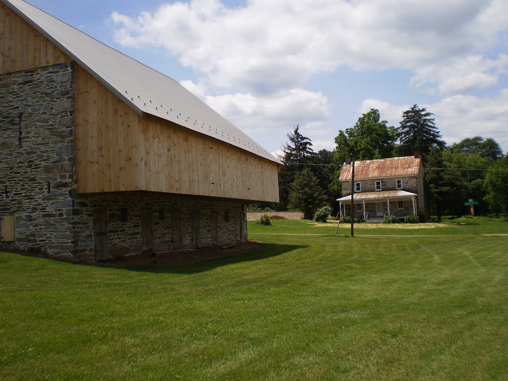 Hoover Barn (1819) by barnguy