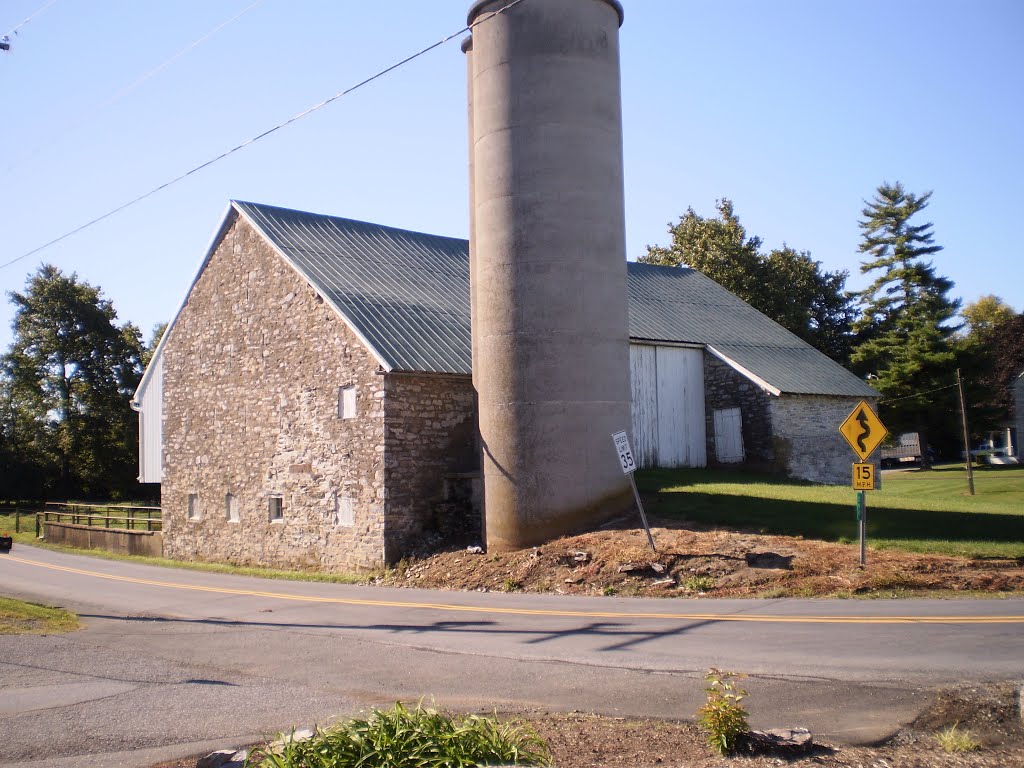 Schantz barn (1790) by barnguy