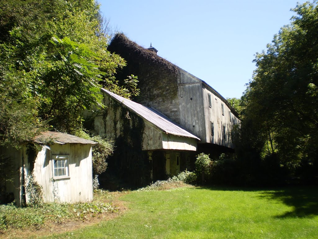 Baumgardner's Grist Mill barn (mid 1800's) by barnguy