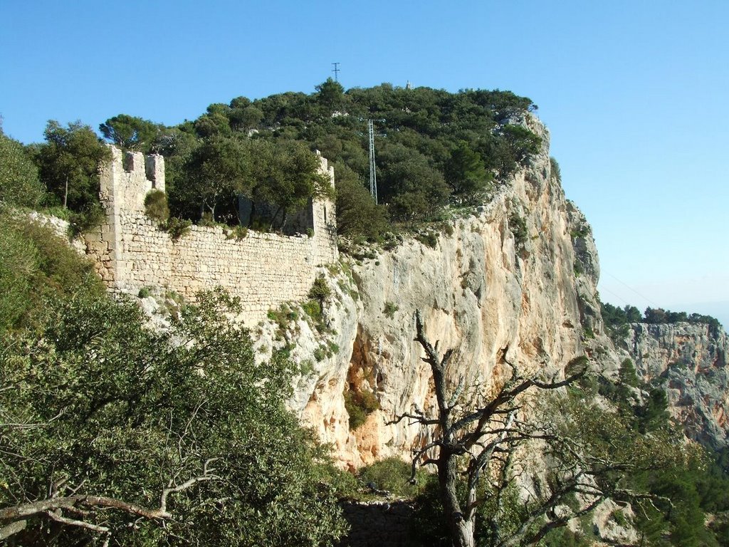 Castell d'Alaró by Leonardo Passano Rot…