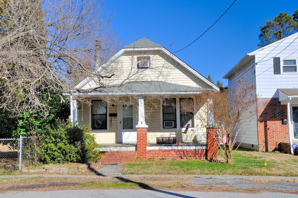 VIRGINIA: HAMPTON: private residence, 13 East Sherwood Avenue by Douglas W. Reynolds, Jr.