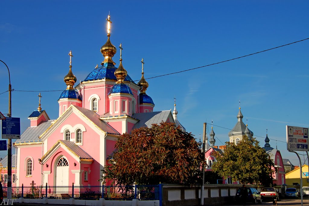 Золотые купола храма Воскресения в городе Ковель. by ТИХАЯ