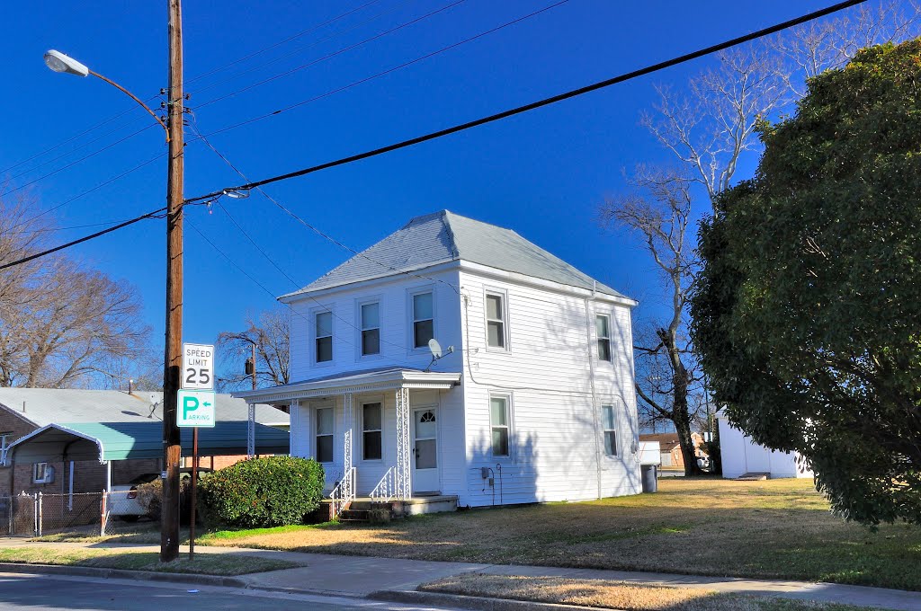 VIRGINIA: HAMPTON: PHOEBUS: private residence on South Hope Street by Douglas W. Reynolds, Jr.