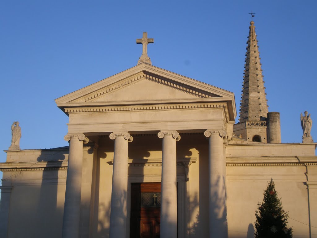 Eglise de St Rémy de Provence by Charbela