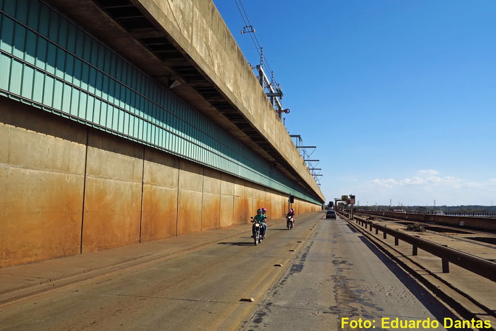 Rodovia sobre a Usina Hidrelétrica de Jupiá em Três Lagoas, MS - Setembro/2013 by Eduardo M. P. Dantas