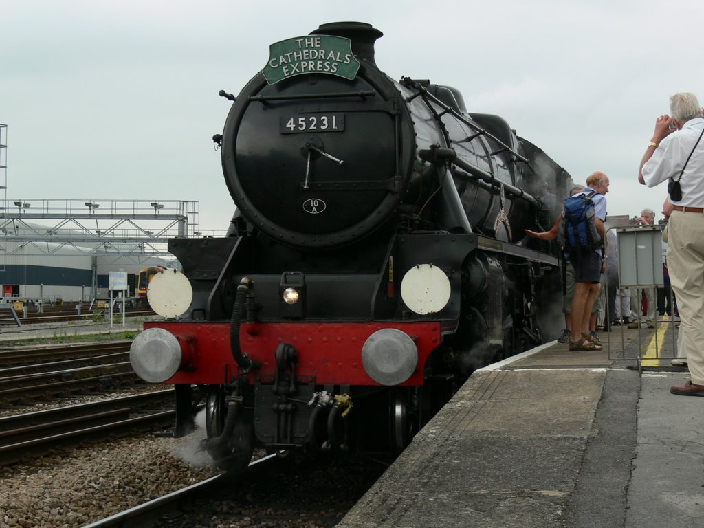 The Sherwood Forester, Salisbury Railway Sta. 13 July 2006 by Clive Thornborough