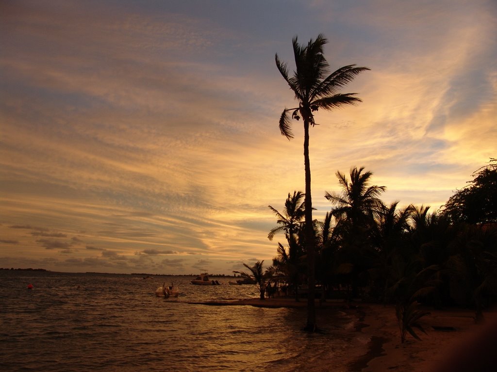 Sunset in Mussulo by Oscar Carmo