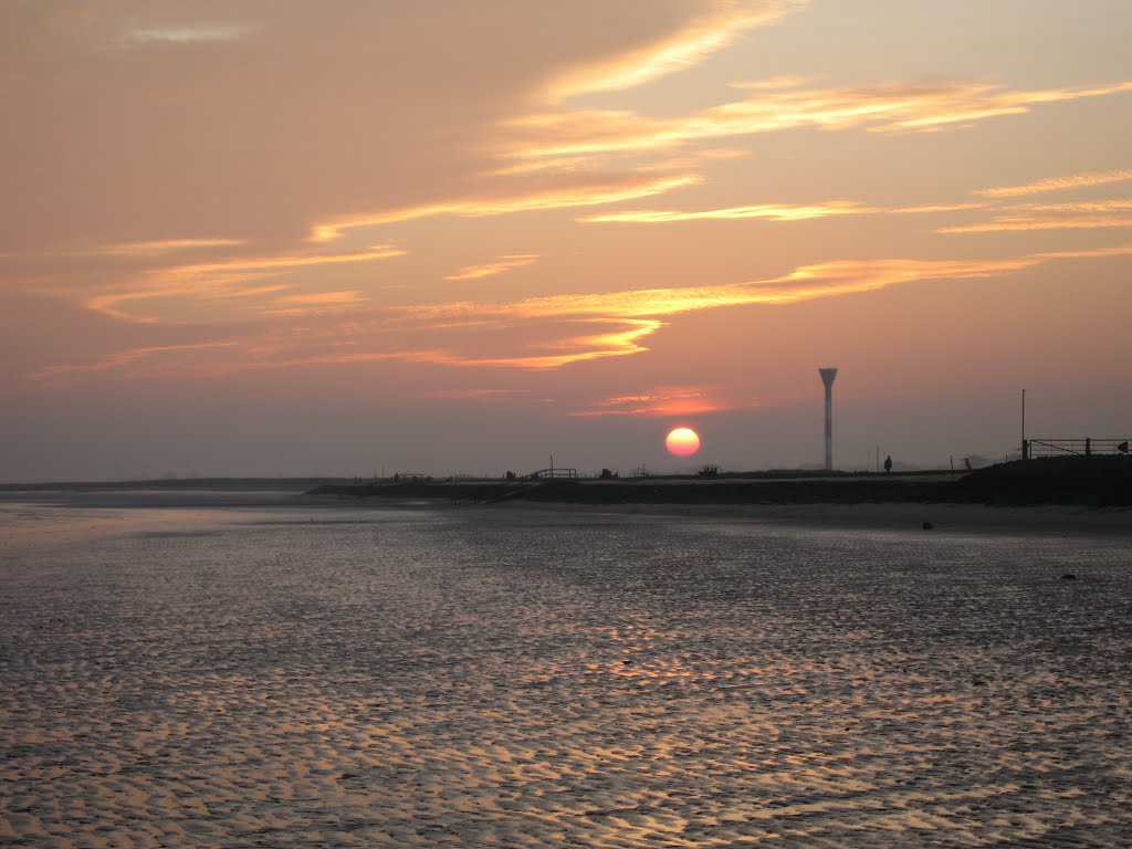 Sonnenaufgang am Meer by eifelfotomike