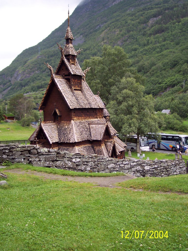 Borgund, Chiesa a pali di origine Vichinga by Costanzo Trapani