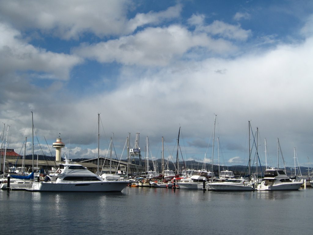 Hobart, Tasmania by lspinks