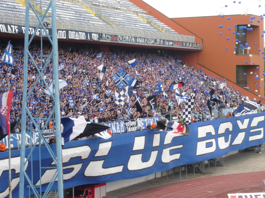 Bad Blue Boys: Dinamo Zagreb vs Rijeka, May 2008 by StephenHarris