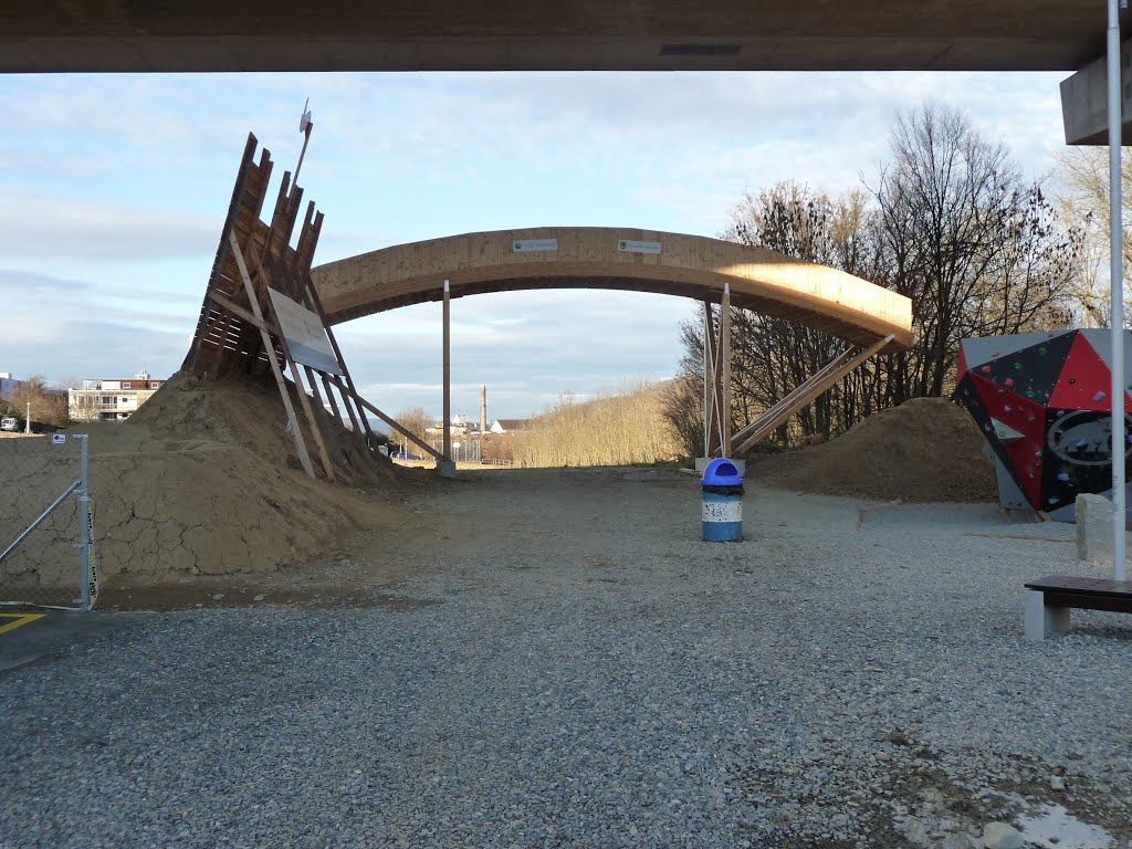 Holzbrücke über Strasse für Skater by bienenritter