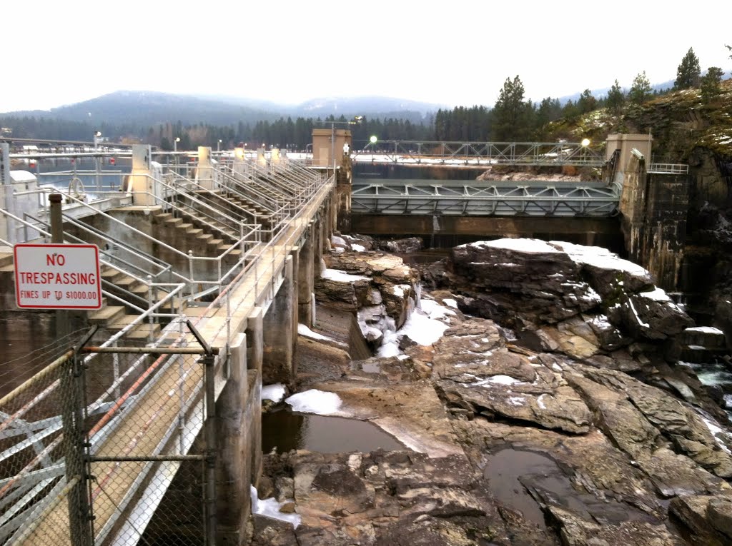 Post Falls Dam, Spokane River, Falls Park, 305 W 4th Ave, Post Falls, ID by Midnight Rider