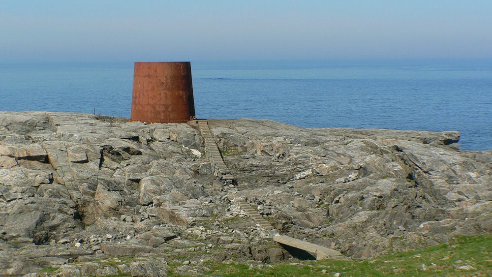 Old Runde Lighthouse by bReo