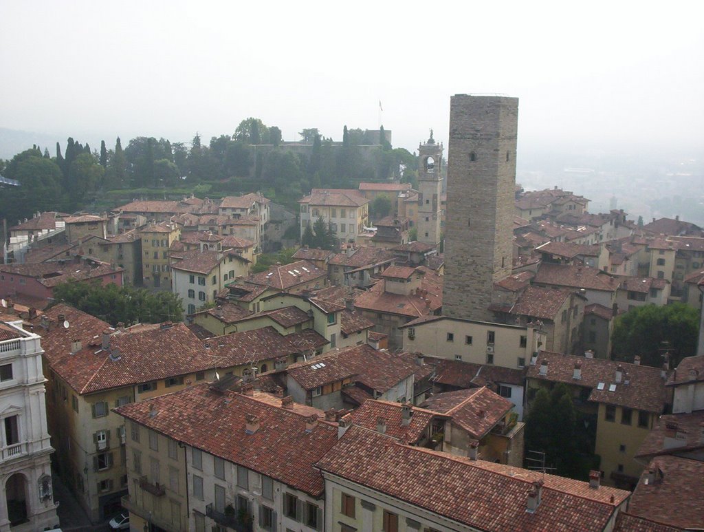 Bergamo - Castello e Torre del Gombito by Stróbl András