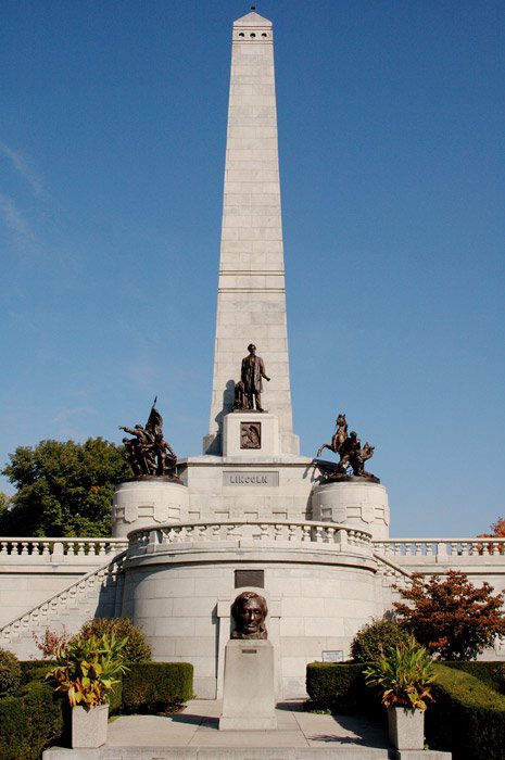 Lincoln's Tomb, Springfield, Illinois by Woodie Jose