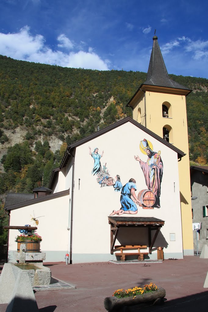 Bovernier - Chapelle - La fresque illustre la légende des Vouipes by Charly-G. Arbellay