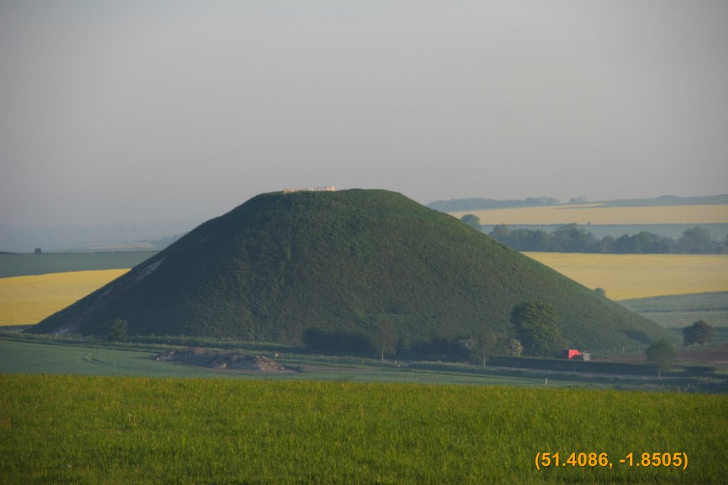 Silbury Hill from West Kennett long barrow by Alan1911