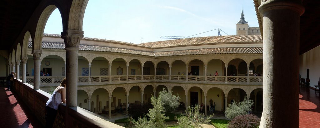 Claustro del Museo de Santa Cruz by edoarado