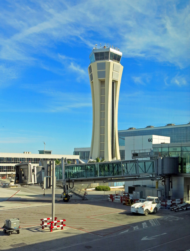 Málaga - Aeropuerto. by R.F.Rumbao