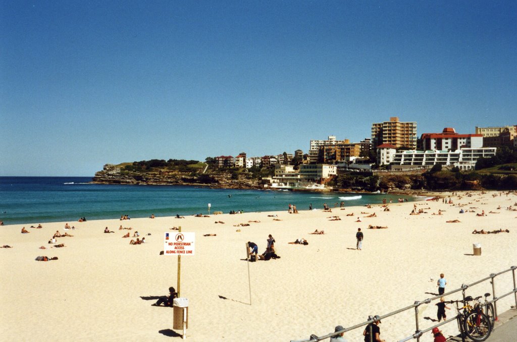 Bondi Beach, 2000 by Hunsruecker