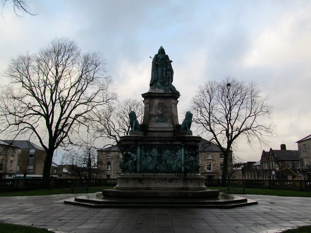 Queen Victoria Monument. by rustyruth