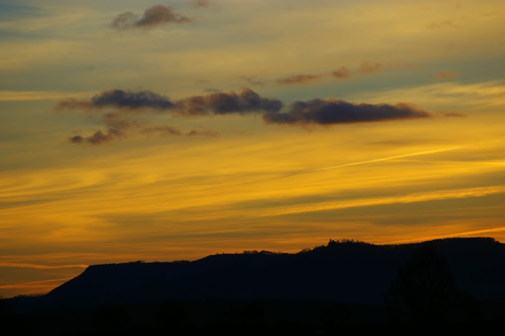 Blick von Wolfschlugen zur Burg Teck by Reto Börner