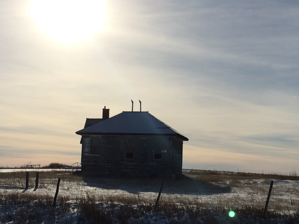 Abandoned farm house in North Dakota by kameron