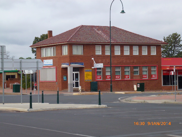 Cobar - Probably a Former Bank Building - 2014-01-09 by sandyriva