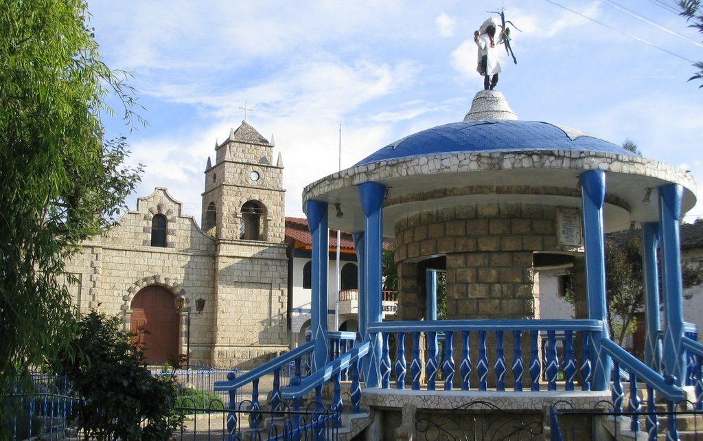 Plaza de Armas de Quichuay by Jorge Passuni