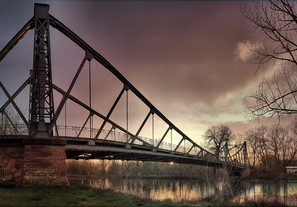 Abends an der Peißnitzbrücke by Matthias Pötzsch