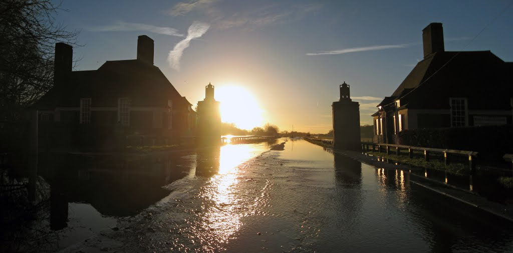 Thames v A308 by mike richardson