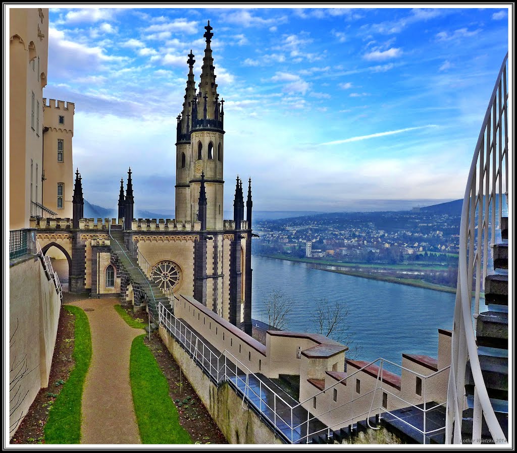 Koblenz - Schloss Stolzenfels Rheinseite by Lothar for Panoramio