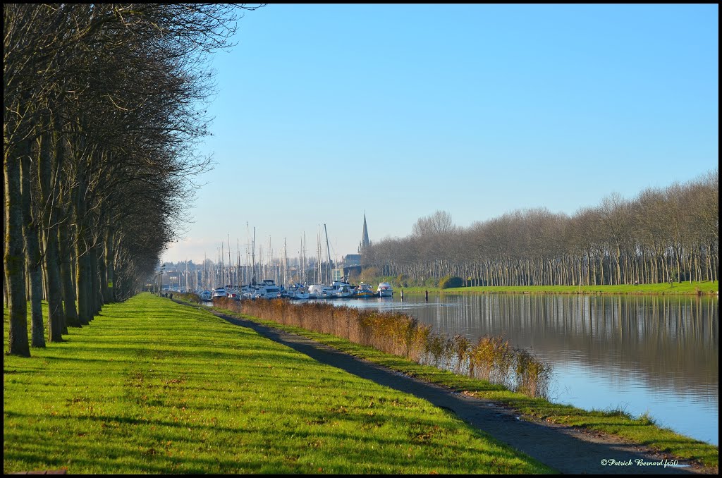 Carentan - Le chenal et au bout, le port by Patrick BERNARD